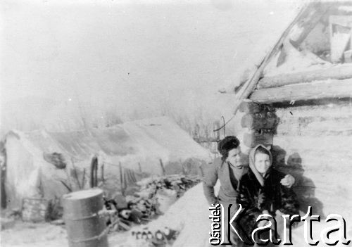 Lata 50-te, Kołyma, Magadańska obł., ZSRR.
Leon Cydzik z więźniarką łagru kobiecego.
Fot. NN, zbiory Ośrodka KARTA, udostępniła Maria Cydzik.
