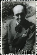 Lipiec 1942, Campulung Muscel, Rumunia.
Polscy uchodźcy w Rumunii podczas II wojny światowej. Kolonie letnie dla polskich studentów. Prof. Konserwatorium w Bukareszcie - Emil Mihail - nauczyciel gry na fortepianie Stanisława Wisłockiego.
Fot. NN, zbiory Ośrodka KARTA, udostępnił Tadeusz Gaydamowicz.