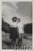 Lipiec 1942, Campulung Muscel, Rumunia.
Polscy uchodźcy w Rumunii podczas II wojny światowej. Kolonie letnie dla polskich studentów - NN i Nina Łozińska podczas wycieczki.
Fot. NN, zbiory Ośrodka KARTA, udostępnił Tadeusz Gaydamowicz.