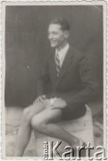 Lipiec 1942, Campulung Muscel, Rumunia.
Polscy uchodźcy w Rumunii podczas II wojny światowej. Kolonie letnie dla polskich studentów - Zdzisław Gumiński.
Fot. NN, zbiory Ośrodka KARTA, udostępnił Tadeusz Gaydamowicz.