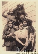1940, Turnu Severin, Rumunia.
Uczniowie Polskiego Gimnazjum i Liceum w Turnu Severin. W ciemnej sukience Ewa Kwiatkowska.
Fot. NN, zbiory Ośrodka KARTA, udostępnił Tadeusz Gaydamowicz.