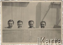 26.04.1942, Bukareszt, Rumunia.
Polscy uchodźcy w Rumunii podczas II wojny światowej. Bursa Studentów Polskich przy ul. Episcopul Radu 15. Pierwszy z prawej: Tadeusz Gaydamowicz.
Fot. NN, zbiory Ośrodka KARTA, udostępnił Tadeusz Gaydamowicz.