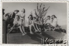 Lipiec 1942, Campulung Muscel, Rumunia.
Polscy uchodźcy w Rumunii podczas II wojny światowej. Kolonie letnie dla polskich studentów.
Fot. NN, zbiory Ośrodka KARTA, udostępnił Tadeusz Gaydamowicz.