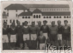 Lata 40., Rumunia.
Piłkarze.
Fot. NN, zbiory Ośrodka KARTA, udostępnił Tadeusz Gaydamowicz.