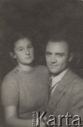 1944, Bukareszt, Rumunia.
Polscy uchodźcy w Rumunii podczas II wojny światowej. Bal architektów. Tadeusz Gaydamowicz tańczy z Haliną Szalleyówną.
Fot. NN, zbiory Ośrodka KARTA, udostępnił Tadeusz Gaydamowicz.