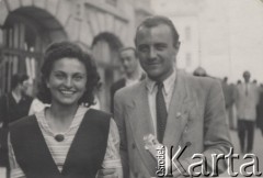 Wiosna 1944, Bukareszt, Rumunia.
Polscy uchodźcy w Rumunii podczas II wojny światowej. Danuta Tymińska i Tadeusz Gaydamowicz.
Fot. NN, zbiory Ośrodka KARTA, udostępnił Tadeusz Gaydamowicz.