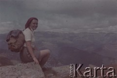 Lipiec 1942, Ezerul Mare, Rumunia.
Polscy uchodźcy w Rumunii podczas II wojny światowej. Danuta Strzeszewska-Bieńkowska na szczycie Ezerul Mare 2462 m.n.p.m. 
Fot. NN, zbiory Ośrodka KARTA, udostępnił Tadeusz Gaydamowicz.