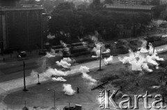 31.08.1982, Wrocław (plac Strzelecki), Polska.
Stan wojenny - gaz łzawiLcy, uNyty przez oddziały ZOMO (Zmotoryzowane Odwody Milicji Obywatelskiej) podczas rozpędzania niezależnej manifestacji, zorganizowanej przez podziemne struktury 