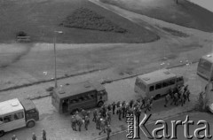 31.08.1982, Wrocław (plac Strzelecki), Polska.
Stan wojenny - oddziały ZOMO (Zmotoryzowane Odwody Milicji Obywatelskiej) podczas rozpędzania niezależnej manifestacji, zorganizowanej przez podziemne struktury 