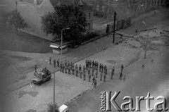 31.08.1982, Wrocław (plac Strzelecki), Polska.
Stan wojenny - oddziały ZOMO (Zmotoryzowane Odwody Milicji Obywatelskiej) podczas rozpędzania niezależnej manifestacji, zorganizowanej przez podziemne struktury 