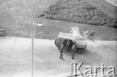 31.08.1982, Wrocław (plac Strzelecki), Polska.
Stan wojenny - funkcjonariusze ZOMO (Zmotoryzowane Odwody Milicji Obywatelskiej) podczas rozpędzania niezależnej manifestacji, zorganizowanej przez podziemne struktury 