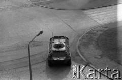 31.08.1982, Wrocław (plac Strzelecki), Polska.
Stan wojenny - transporter opancerzony podczas rozpędzania niezależnej manifestacji, zorganizowanej przez podziemne struktury 