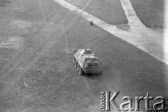 31.08.1982, Wrocław (plac Strzelecki), Polska.
Stan wojenny - transporter opancerzony podczas rozpędzania niezależnej manifestacji, zorganizowanej przez podziemne struktury 