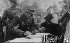 1937, Orany, woj. Białystok, Polska.
Uroczyste otwarcie szkoły wybudowanej ze środków Korpusu Ochrony Pogranicza.
Fot. NN, zbiory Ośrodka KARTA, udostępniła Krystyna Pomarańska.

