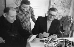 Lata 60., Niwnica koło Nysy, Polska.
Wyznawcy Stolicy Bożej i Barankowej Apostołów w Duchu i Prawdzie, Alfa i Omega, Początek i Koniec.
Fot. Irena Jarosińska, zbiory Ośrodka KARTA