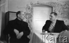 Lata 60., Niwnica koło Nysy, Polska.
Wyznawcy Stolicy Bożej i Barankowej Apostołów w Duchu i Prawdzie, Alfa i Omega, Początek i Koniec.
Fot. Irena Jarosińska, zbiory Ośrodka KARTA
