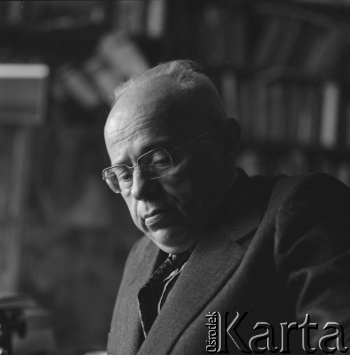 1978, Kraków, Polska.
Stanisław Lem - filozof i pisarz, autor książek fantastyczno-naukowych.
Fot. Irena Jarosińska, zbiory Ośrodka Karta.