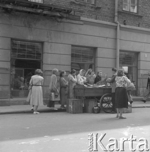 Lata 50., Warszawa, Polska.
Schody z Placu Zamkowego na trasę W-Z.
Fot. Irena Jarosińska, zbiory Ośrodka KARTA