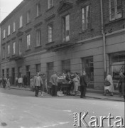 Lata 50., Warszawa, Polska.
Ulica Chmielna.
Fot. Irena JCarosińska, zbiory Ośrodka KARTA