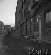 Lata 50., Warszawa, Polska.
Powiśle - zniszczone wojną kamienice.
Fot. Irena Jarosińska, zbiory Ośrodka KARTA