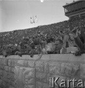 31.07.1955 - 4.08.1955, Warszawa, Polska.
V Światowy Festiwal Młodzieży i Studentów o Pokój i Przyjaźń. Na trybunie Stadionu X-lecia zasiadają od prawej I sekretarz KC PZPR- Bolesław Bierut, NN, przewodniczący Rady Państwa PRL- Aleksander Zawadzki.
Fot. Irena Jarosińska, zbiory Ośrodka KARTA