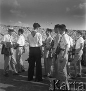 31.07.1955 - 4.08.1955, Warszawa, Polska.
V Światowy Festiwal Młodzieży i Studentów o Pokój i Przyjaźń. Fotoreporterzy zgromadzeni na płycie Stadionu X-lecia.
Fot. Irena Jarosińska, zbiory Ośrodka KARTA