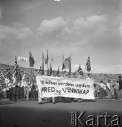 31.07.1955 - 4.08.1955, Warszawa, Polska.
V Światowy Festiwal Młodzieży i Studentów o Pokój i Przyjaźń. Delegacja norweska na Stadionie X-lecia podczas uroczystości prezentacji zagranicznych delegacji.
Fot. Irena Jarosińska, zbiory Ośrodka KARTA