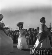 31.07.1955 - 4.08.1955, Warszawa, Polska.
V Światowy Festiwal Młodzieży i Studentów o Pokój i Przyjaźń. Afrykanki podczas uroczystości prezentacji zagranicznych delegacji na Stadionie X-lecia.
Fot. Irena Jarosińska, zbiory Ośrodka KARTA