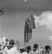31.07.1955 - 4.08.1955, Warszawa, Polska.
V Światowy Festiwal Młodzieży i Studentów o Pokój i Przyjaźń. Delegaci z flagami.
Fot. Irena Jarosińska, zbiory Ośrodka KARTA