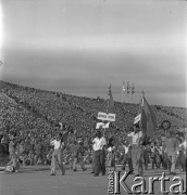 31.07.1955 - 4.08.1955, Warszawa, Polska.
V Światowy Festiwal Młodzieży i Studentów o Pokój i Przyjaźń. Delegacja Rodezji na Stadionie X-lecia
Fot. Irena Jarosińska, zbiory Ośrodka KARTA