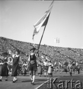 31.07.1955 - 4.08.1955, Warszawa, Polska.
V Światowy Festiwal Młodzieży i Studentów o Pokój i Przyjaźń. Prezentacja delegacji zagranicznych na Stadionie X-lecia.
Fot. Irena Jarosińska, zbiory Ośrodka KARTA