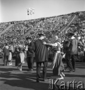 31.07.1955 - 4.08.1955, Warszawa, Polska.
V Światowy Festiwal Młodzieży i Studentów o Pokój i Przyjaźń. Zagraniczni delegaci na Stadionie X-lecia.
Fot. Irena Jarosińska, zbiory Ośrodka KARTA