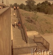Lata 50.-60., Warszawa, Polska.
Przy moście Śląsko-Dąbrowskim.
Fot. Irena Jarosińska, zbiory Ośrodka KARTA