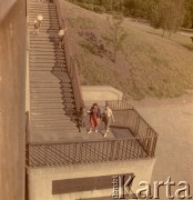 Lata 50.-60., Warszawa, Polska.
Przy moście Śląsko-Dąbrowskim.
Fot. Irena Jarosińska, zbiory Ośrodka KARTA