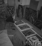 lata 70-te, Warszawa, Polska
Jerzy Tchórzewski - polski malarz, grafik, poeta.
Fot. Irena Jarosińska, zbiory Ośrodka KARTA