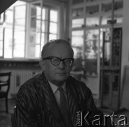 1963-1978, Warszawa, Polska
Profesor Juliusz Studnicki - malarz i wykładowca Akademii Sztuk Pięknych w Warszawie.
Fot. Irena Jarosińska, zbiory Ośrodka KARTA