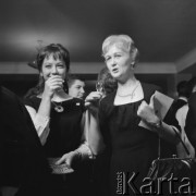 22.02-13.03.1965, Warszawa, Polska.
VII Międzynarodowy Konkurs Pianistyczny im. Fryderyka Chopina. Kobiety uczestniczą w bankiecie w Filharmonii Narodowej. 
Fot. Irena Jarosińska, zbiory Ośrodka KARTA