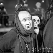 1962, Warszawa, Polska
Próba przedstawienia Historyja o Chwalebnym Zmartwychwstaniu Pańskim w reżyserii Kazimierza Dejmka. Kazimierz Wichniarz na scenie Teatru Narodowego.
Fot. Irena Jarosińska, zbiory Ośrodka KARTA