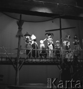 1962, Warszawa, Polska
Próba przedstawienia Historyja o Chwalebnym Zmartwychwstaniu Pańskim w reżyserii Kazimierza Dejmka. Aktorzy na scenie Teatru Narodowego.
Fot. Irena Jarosińska, zbiory Ośrodka KARTA