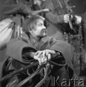 1962, Warszawa, Polska
Próba przedstawienia Historyja o Chwalebnym Zmartwychwstaniu Pańskim w reżyserii Kazimierza Dejmka. Władysław Krasnowiecki na scenie Teatru Narodowego.
Fot. Irena Jarosińska, zbiory Ośrodka KARTA