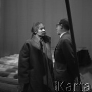 1962, Warszawa, Polska
Próba przedstawienia Historyja o Chwalebnym Zmartwychwstaniu Pańskim w reżyserii Kazimierza Dejmka. Władysław Krasnowiecki i Kazimierz Dejmek (z prawej) na scenie Teatru Narodowego.
Fot. Irena Jarosińska, zbiory Ośrodka KARTA