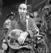 Adam Mularczyk 1962, Warszawa, Polska
Próba przedstawienia Historyja o Chwalebnym Zmartwychwstaniu Pańskim w reżyserii Kazimierza Dejmka. Adam Mularczyk na scenie Teatru Narodowego.
Fot. Irena Jarosińska, zbiory Ośrodka KARTA