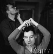 Po 1959, Warszawa, Polska.
Aktorka Teatru na Tarczyńskiej, malarka Maria Fabicka z mężem Bogusławem Choińskim, poetą i scenarzystą.
Fot. Irena Jarosińska, zbiory Ośrodka KARTA