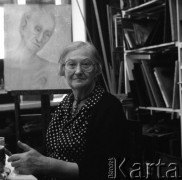 Lata 80., Warszawa, Polska.
Poetka i malarka surrealistyczna Erna Rosenstein.
Fot. Irena Jarosińska, zbiory Ośrodka KARTA