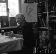 Lata 80., Warszawa, Polska.
Poetka i malarka surrealistyczna Erna Rosenstein.
Fot. Irena Jarosińska, zbiory Ośrodka KARTA