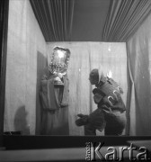 1956, Warszawa, Polska.
Teatr na Tarczyńskiej. Miron Białoszewski w spektalu 