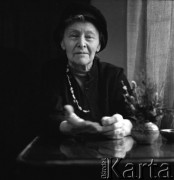 Lata 60., Warszawa, Polska.
Malarka przedwojennej i powojennej awangardy Maria Ewa Łunkiewicz-Rogoyska (Mewa). 
Fot. Irena Jarosińska, zbiory Ośrodka KARTA
