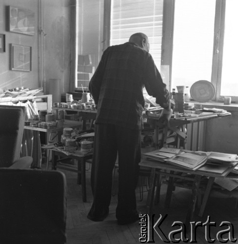 lata 60-te lub lata 70-te, Polska
Malarz Henryk Stażewski
Fot. Irena Jarosińska, zbiory Ośrodka KARTA