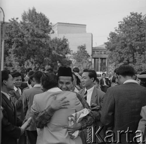 31.07.1955 - 4.08.1955, Warszawa, Polska.
V Światowy Festiwal Młodzieży i Studentów o Pokój i Przyjaźń. Uczestnicy festiwalu.
Fot. Irena Jarosińska, zbiory Ośrodka KARTA