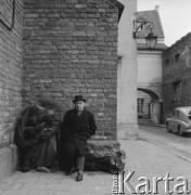 Lata 60., Warszawa, Polska.
Architekt Jan Zachwatowicz - generalny konserwator zabytków w latach 1945-1957. 
Fot. Irena Jarosińska, zbiory Ośrodka KARTA